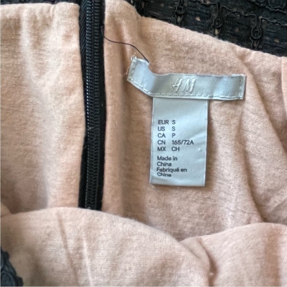 H&M lace midi pencil skirt. Small - Picture 12 of 13